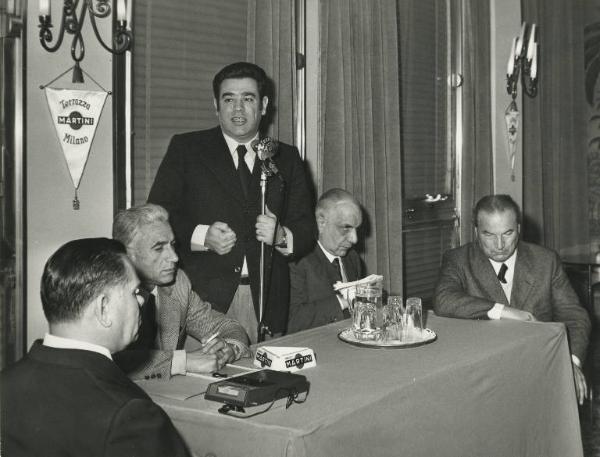 Milano - Terrazza Martini - Convegno dell'Unione Italiana Ciechi - Interno - Tavolo della presidenza, a dx Dario Formigoni e Galimberti - Oratore al microfono