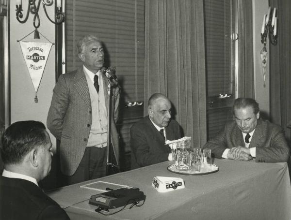 Milano - Terrazza Martini - Convegno dell'Unione Italiana Ciechi - Interno - Tavolo della presidenza, a dx Dario Formigoni e Galimberti - Oratore al microfono