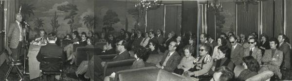 Milano - Terrazza Martini - Convegno dell'Unione Italiana Ciechi - Interno - Panoramica sulla sala - Tavolo della presidenza con Dario Formigoni - Oratore al microfono - Platea