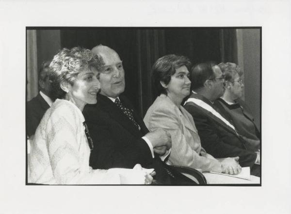 Istituto dei Ciechi di Milano - Visita del Presidente della Repubblica Scalfaro - Sala Barozzi - Interno - Cerimonia - Seduti sul palco a sx: Oscar Luigi Scalfaro, Rosy Bindi, Marco Formentini