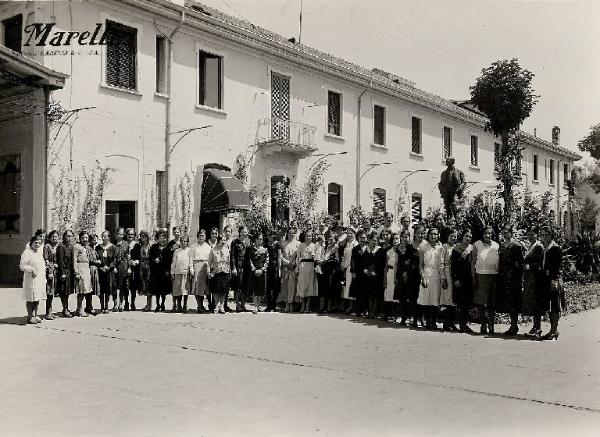 Ercole Marelli (Società) - Dopolavoro - Gruppo femminile - Ritratto