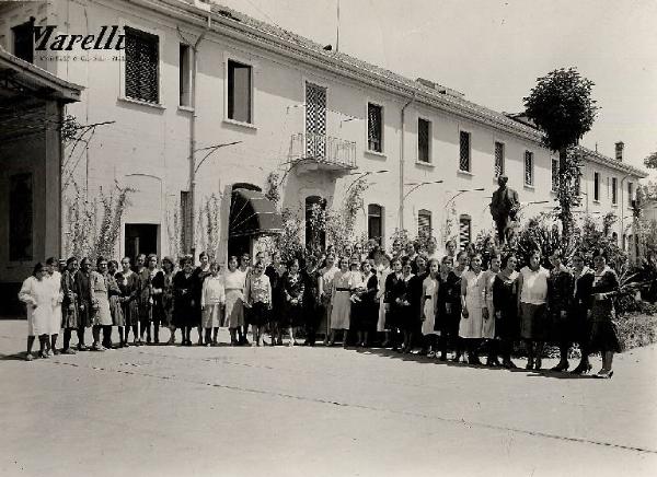 Ercole Marelli (Società) - Dopolavoro - Gruppo femminile - Ritratto