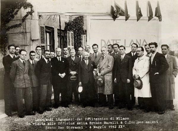 Ercole Marelli (Società) - Visita di laureandi del Politecnico di Milano - Ritratto di gruppo