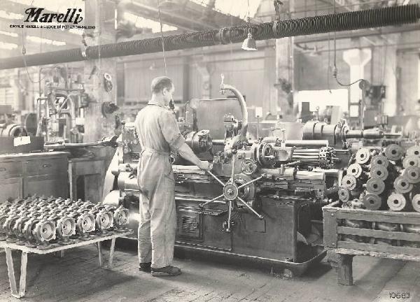 Ercole Marelli (Società) - Sezione piccole costruzioni - Tornio per lavorazione chiocciole di pompe