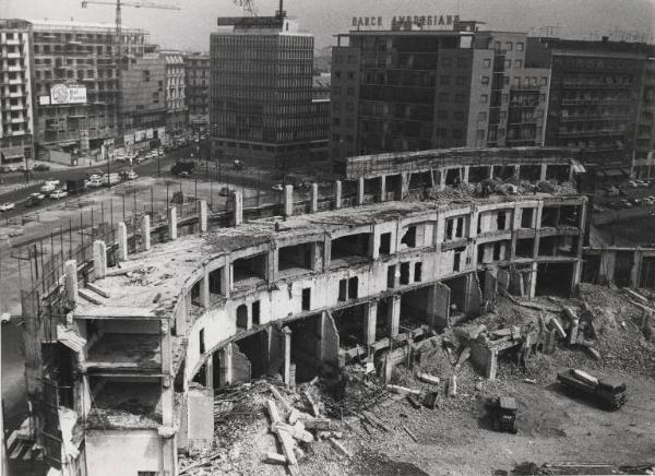 Milano - Piazzale Loreto - Speculazione edilizia - Cantiere - Demolizione dell'ex-albergo "Loreto"