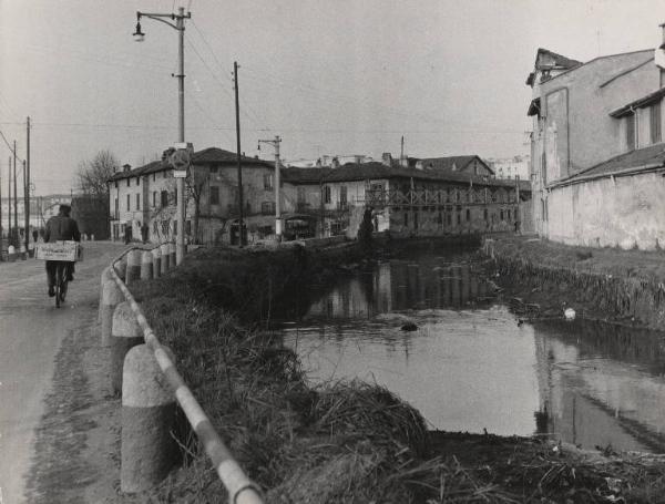 Milano - Quartiere Greco - La strada principale costeggiata dal naviglio Martesana