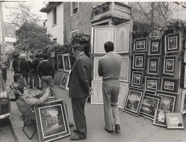 Milano - Piazzale Lagosta - Mostra di quadri all'aperto