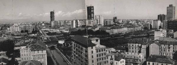 Milano - Panoramica dall'alto della zona ex-Varesine - Naviglio Martesana in via Melchiorre Gioia, stazione Milano Porta Nuova, grattacieli in costruzione