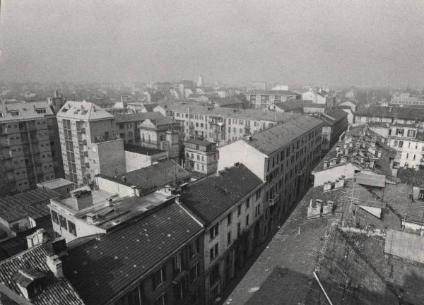 Milano - Veduta dall'alto di via Bramante - Palazzi e tetti