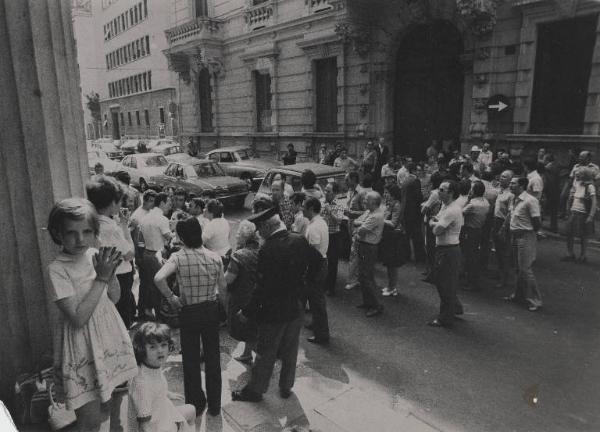 Milano - Corso Monforte - Presidio davanti alla Prefettura degli inquilini con case popolari assegnate occupate dai baraccati