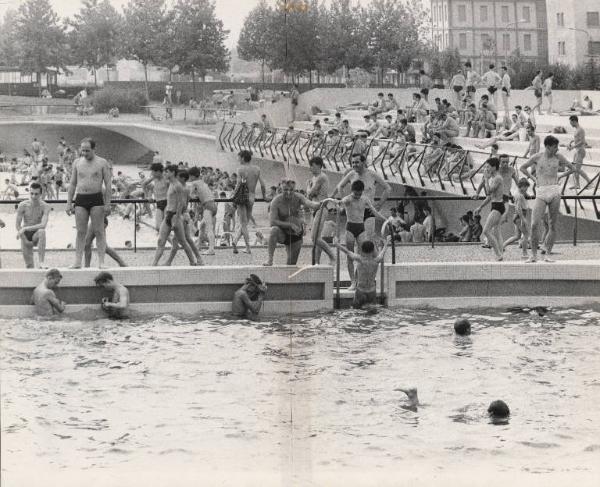 Milano - Piscina Scarioni - Bagnanti