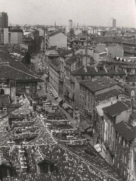 Milano - Via Mercato e corso Garibaldi - Panoramica dall'alto - Tetti