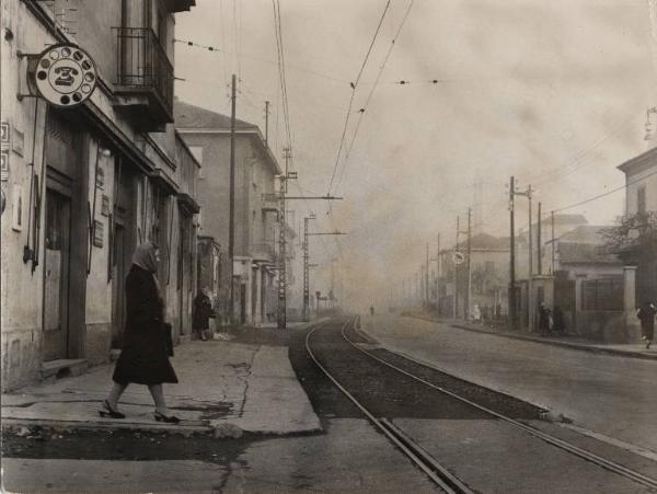 Milano - Strada di periferia - Binari del treno