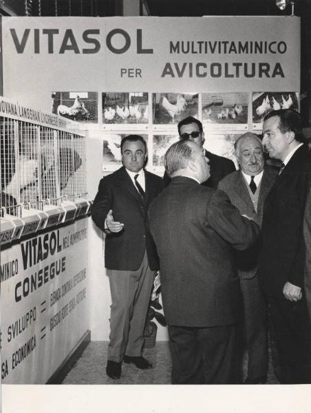 Milano - 44 Fiera Campionaria 1966 - Interno - Stand Vitasol multivitaminico per avicoltura - Visita del Ministro dell'Industria e del Commercio Giulio Andreotti