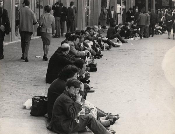 Milano - 45 Fiera Campionaria 1967 - Visitatori - Pausa pranzo