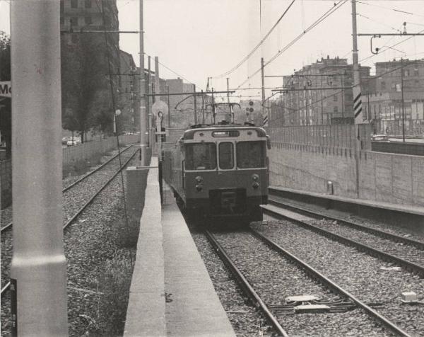 Milano - Metropolitana linea 2 - Prova dei treni - Metropolitana esce in superficie