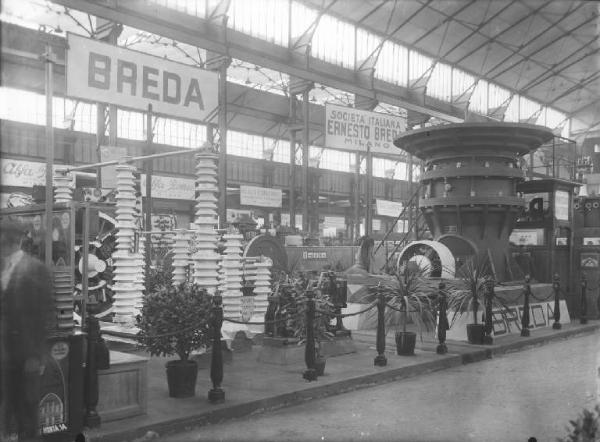 Milano - Fiera campionaria del 1930 - Padiglione della meccanica - Stand della Breda
