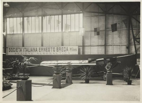 Milano - Fiera campionaria del 1931 - Padiglione dell'aeronautica - Stand della Breda - Aereo Breda