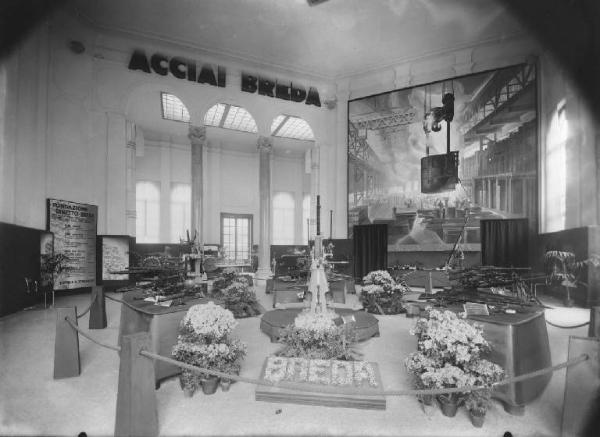 Milano - Fiera campionaria del 1935 - Padiglione della Breda - Sala interna