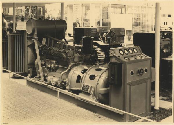 Milano - Fiera campionaria del 1948 - Padiglione della Breda - Macchine industriali