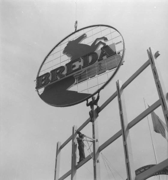 Milano - Fiera campionaria del 1949 - Padiglione della Breda - Lavori di allestimento
