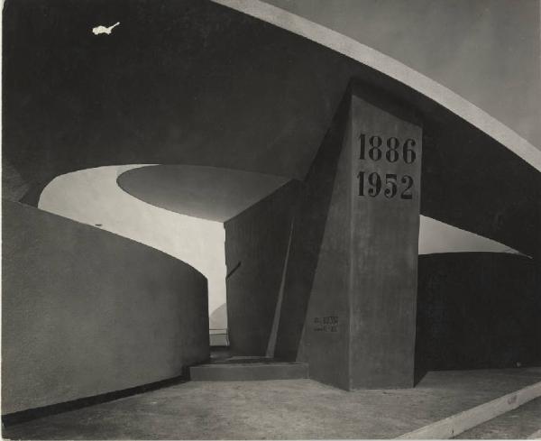 Milano - Fiera campionaria del 1952 - Padiglione della Breda - Esterno - Particolare architettonico
