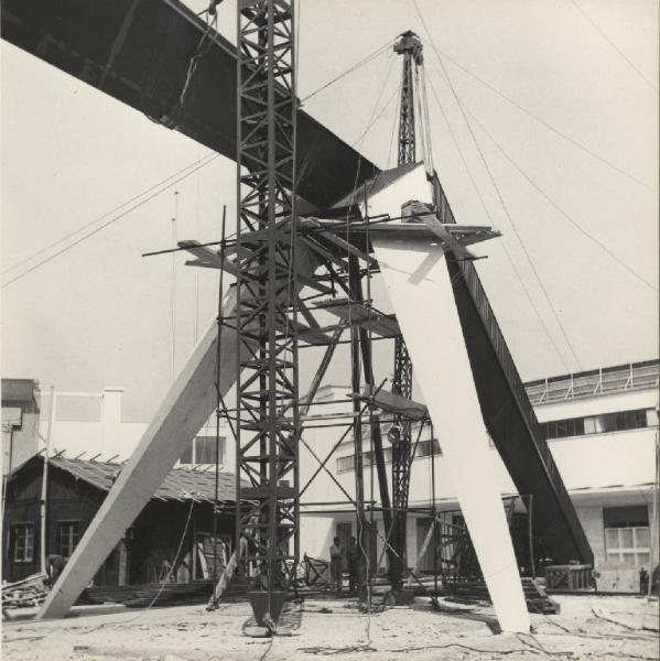 Milano - Fiera campionaria del 1953 - Padiglione della Breda - Lavori di costruzione