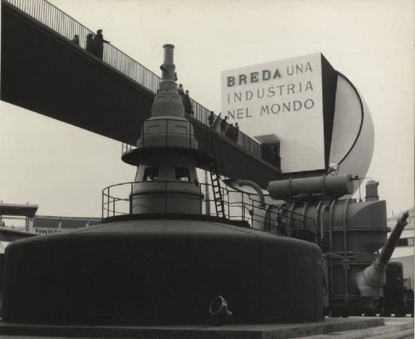 Milano - Fiera campionaria del 1953 - Padiglione della Breda - Esterno - Alternatore