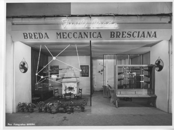 Milano - Fiera campionaria del 1955 - Stand della Breda meccanica bresciana - Fucili