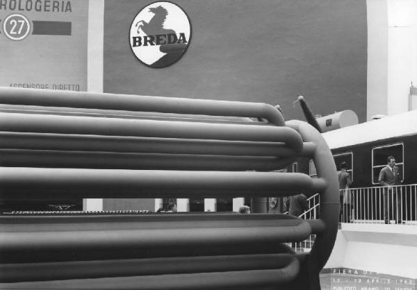 Milano - Fiera campionaria del 1963 - Padiglione della Breda - Esterno - Fascio riscaldatore per autoclave delle Reggiane Officine meccaniche italiane - Particolare