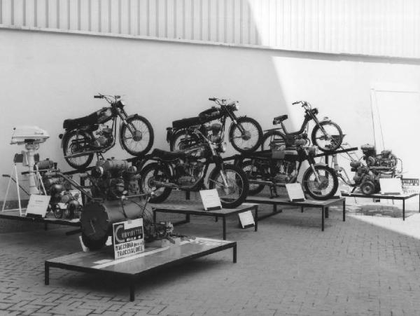 Milano - Fiera campionaria del 1969 - Padiglione della Breda - Esterno - Stand della Ducati meccanica