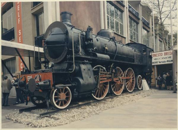 Milano - Fiera campionaria del 1972 - Cinquantenario della Fiera campionaria - Locomotiva a vapore Breda 685 del 1914 per le Ferrovie dello Stato