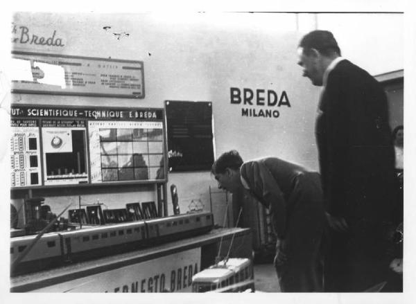 Belgrado - Fiera campionaria internazionale del Regno di Jugoslavia del 1938 - Stand della Breda - Visita dell'erede al trono di Jugoslavia Petar Karadordevic