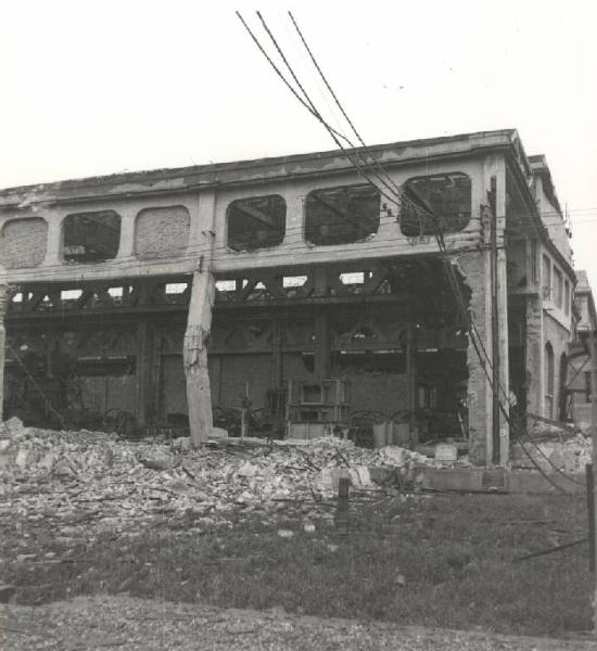 Sesto San Giovanni - Società italiana Ernesto Breda per costruzioni meccaniche (Sieb) - Sezione I elettromeccanica e locomotive - Danni di guerra dopo i bombardamenti del 20/10/1944