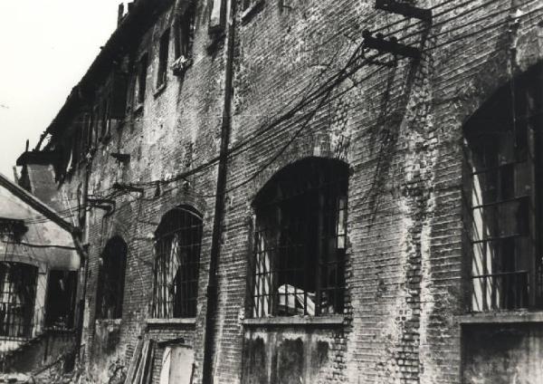 Milano - Via Bordoni - Società italiana Ernesto Breda per costruzioni meccaniche (Sieb) - Stabilimenti di produzione - Danni di guerra dopo i bombardamenti del 13/08/1943