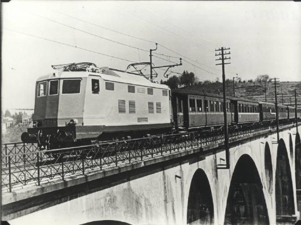 Ernesto Breda (Società) - Locomotiva elettrica E.610.01 per le Ferrovie Nord Milano in circolazione