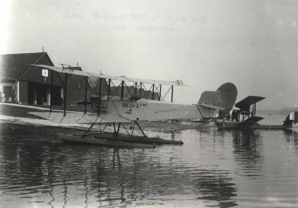 Ernesto Breda (Società) - Aereo biplano idrovolante da addestramento Breda A.4 H.S. Idro, versione idrovolante