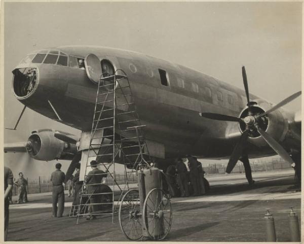 Sesto San Giovanni, Cinisello Balsamo, Bresso  - Società italiana Ernesto Breda per costruzioni meccaniche (Sieb) - Sezione V aeronautica - Aereo quadrimotore di linea ad ala bassa Breda BZ 308 in fase d'ultimazione