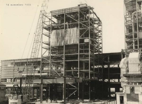 Brindisi - Centrale termoelettrica dell'ENEL - Terza unità - Lavori di costruzione