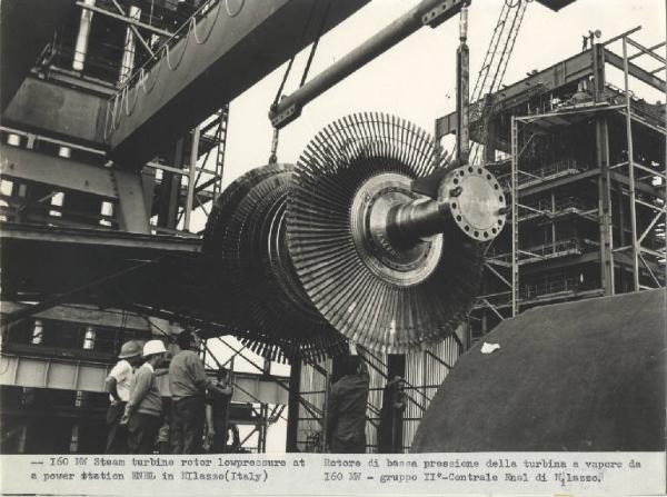 Milazzo - Centrale termoelettrica dell'ENEL - Caldaia n. 2 - Turbina - Rotore
