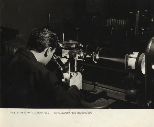Sesto San Giovanni - Istituto scientifico tecnico Ernesto Breda - Microscopio metallografico