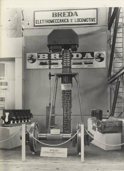 Milano - Fiera campionaria del 1952 - Stand della Breda elettromeccanica e locomotive