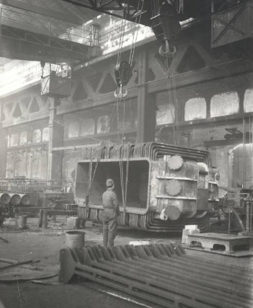 Sesto San Giovanni - Società italiana Ernesto Breda per costruzioni meccaniche (Sieb) - Sezione I elettromeccanica e locomotive - Reparto caldareria - Caldaie in lavorazione