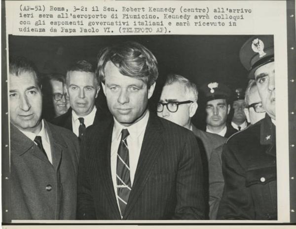 Roma - Aeroporto di Fiumicino - Arrivo di Robert Kennedy - Forze dell'ordine