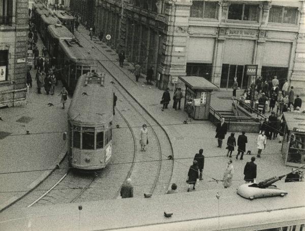 Milano - Piazza Cordusio - Sciopero dipendenti ATM per i fatti di Reggio Calabria - Tram fermi