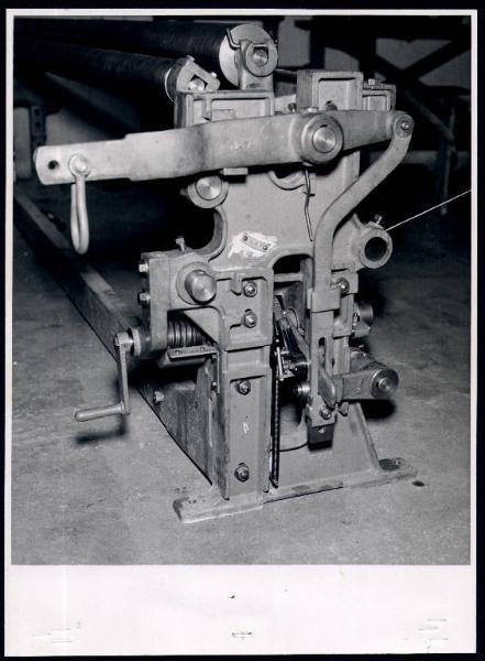 OMITA - telaio - particolare del dispositivo di svolgimento della catena dal subbio