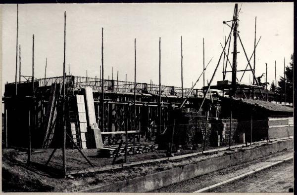 SATAM-Maccio di Villaguardia - veduta di pilastri e travate in cemento armato del nuovo stabilimento - febbraio 1952