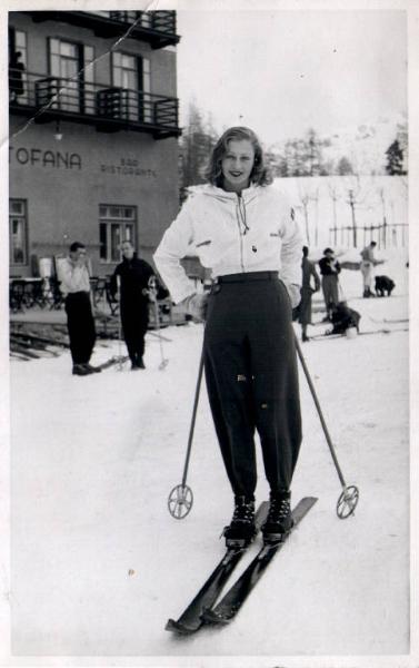 Ritratto femminile - Irma Ravasi (?) a Cortina (?)