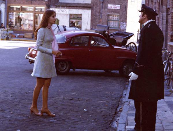 Scena del film "I tulipani di Haarlem" - Regia Franco Brusati - 1970 - L'attrice Carole André e un portiere d'albergo