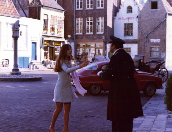 Scena del film "I tulipani di Haarlem" - Regia Franco Brusati - 1970 - L'attrice Carole André e un portiere d'albergo